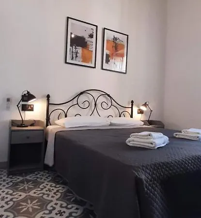 Paola Apartments アパートホテル