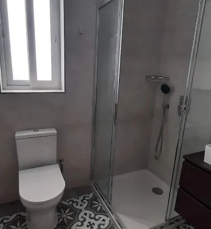 Paola Apartments *