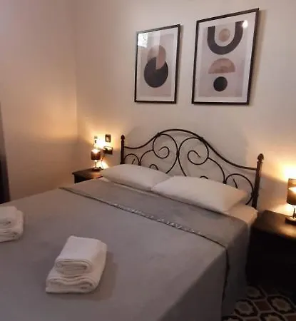 Paola Apartments