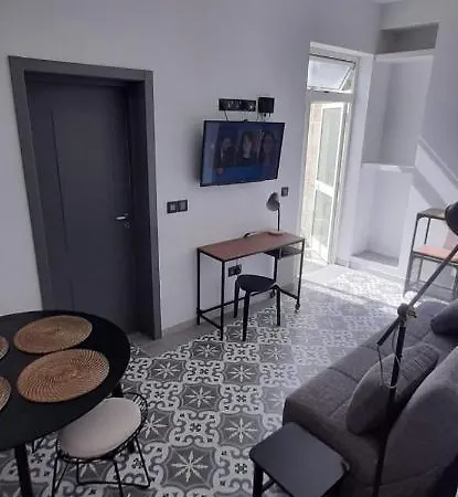 アパートホテル Paola Apartments パオーラ