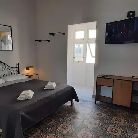 Paola Apartments باولا