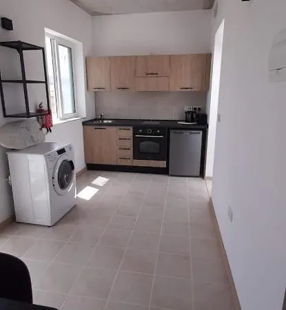 アパートホテル Paola Apartments *